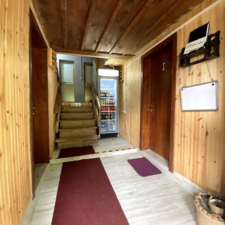 Guesthouse Kujtimi Теті Екстер'єр фото