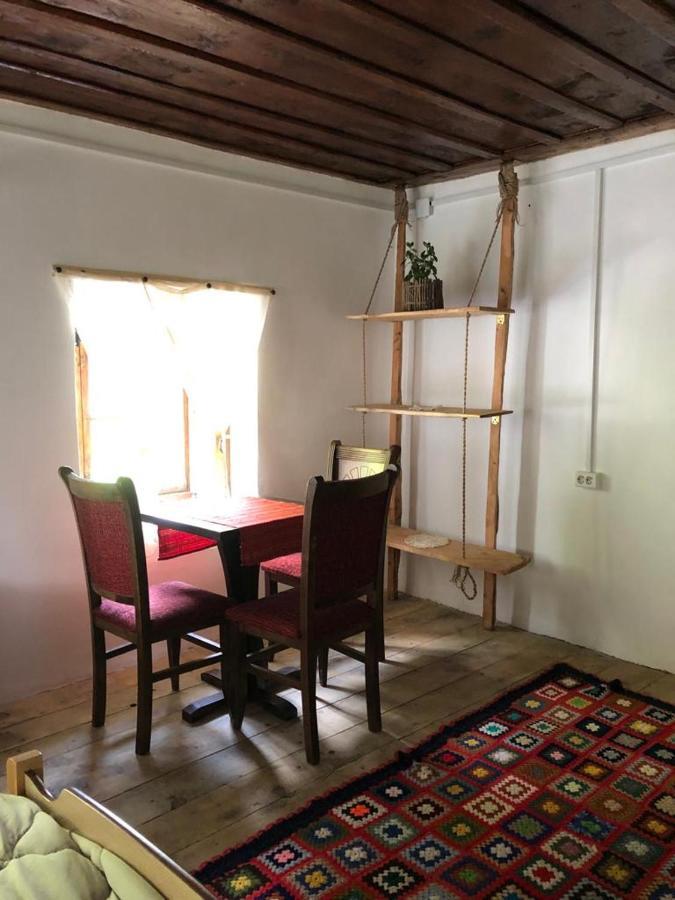 Guesthouse Kujtimi Теті Екстер'єр фото