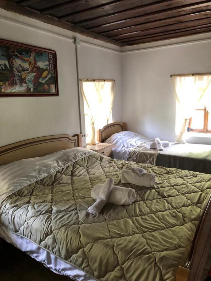 Guesthouse Kujtimi Теті Екстер'єр фото
