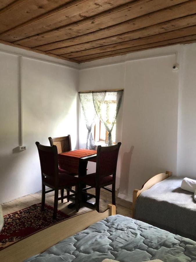 Guesthouse Kujtimi Теті Екстер'єр фото