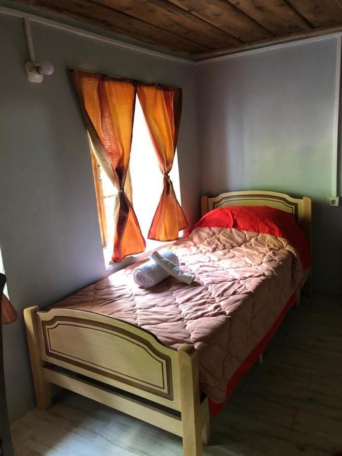 Guesthouse Kujtimi Теті Екстер'єр фото