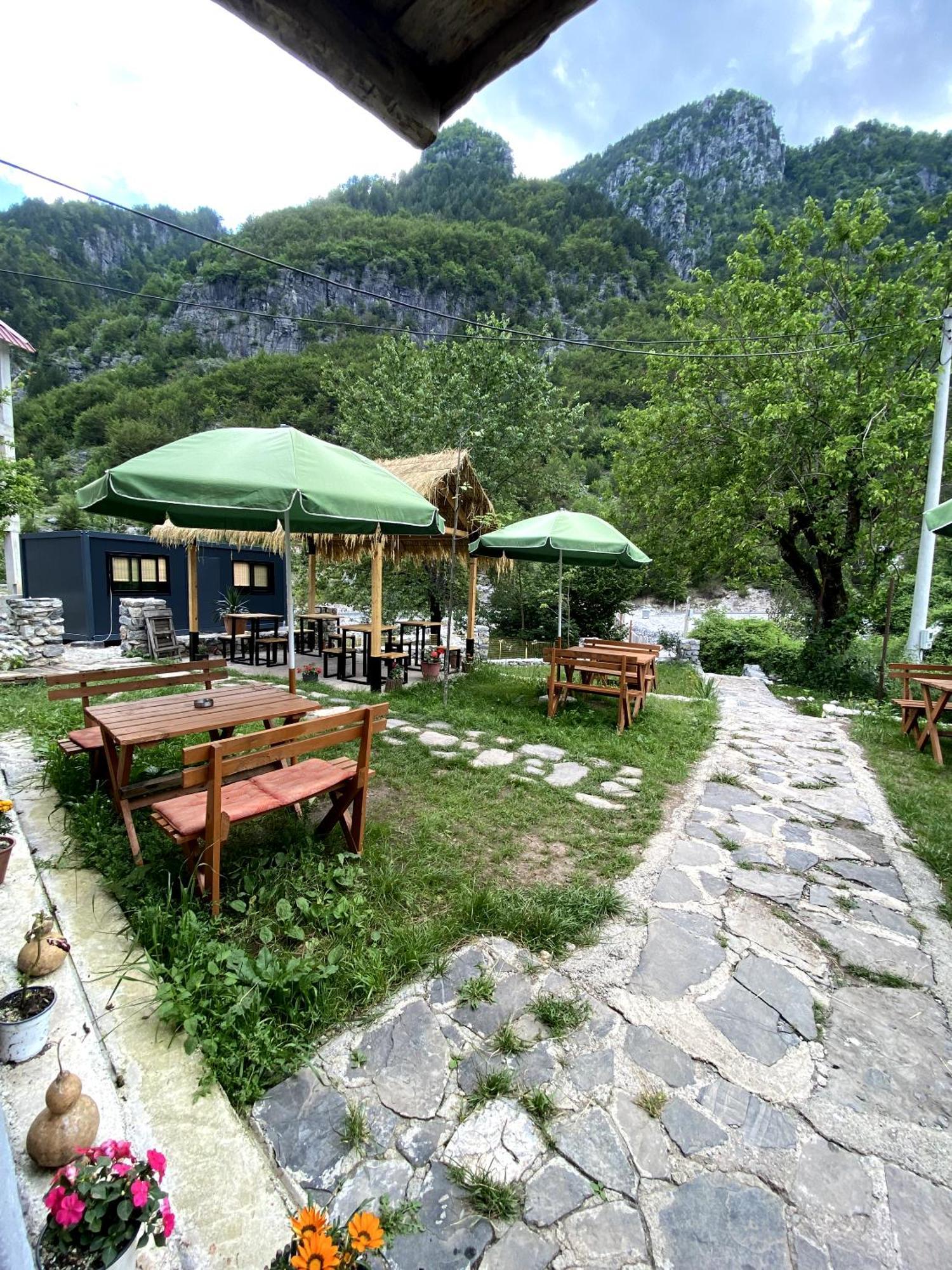 Guesthouse Kujtimi Теті Екстер'єр фото