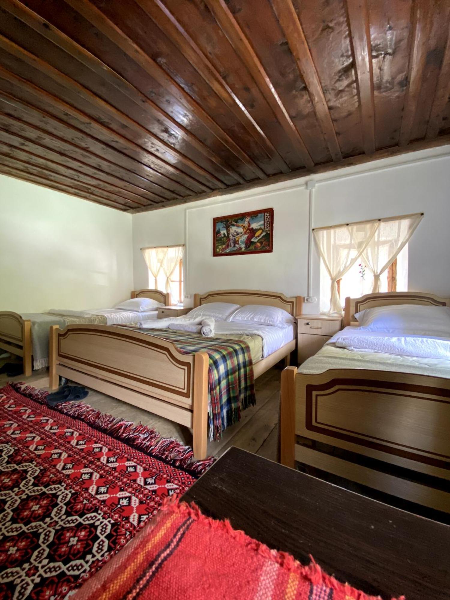 Guesthouse Kujtimi Теті Екстер'єр фото